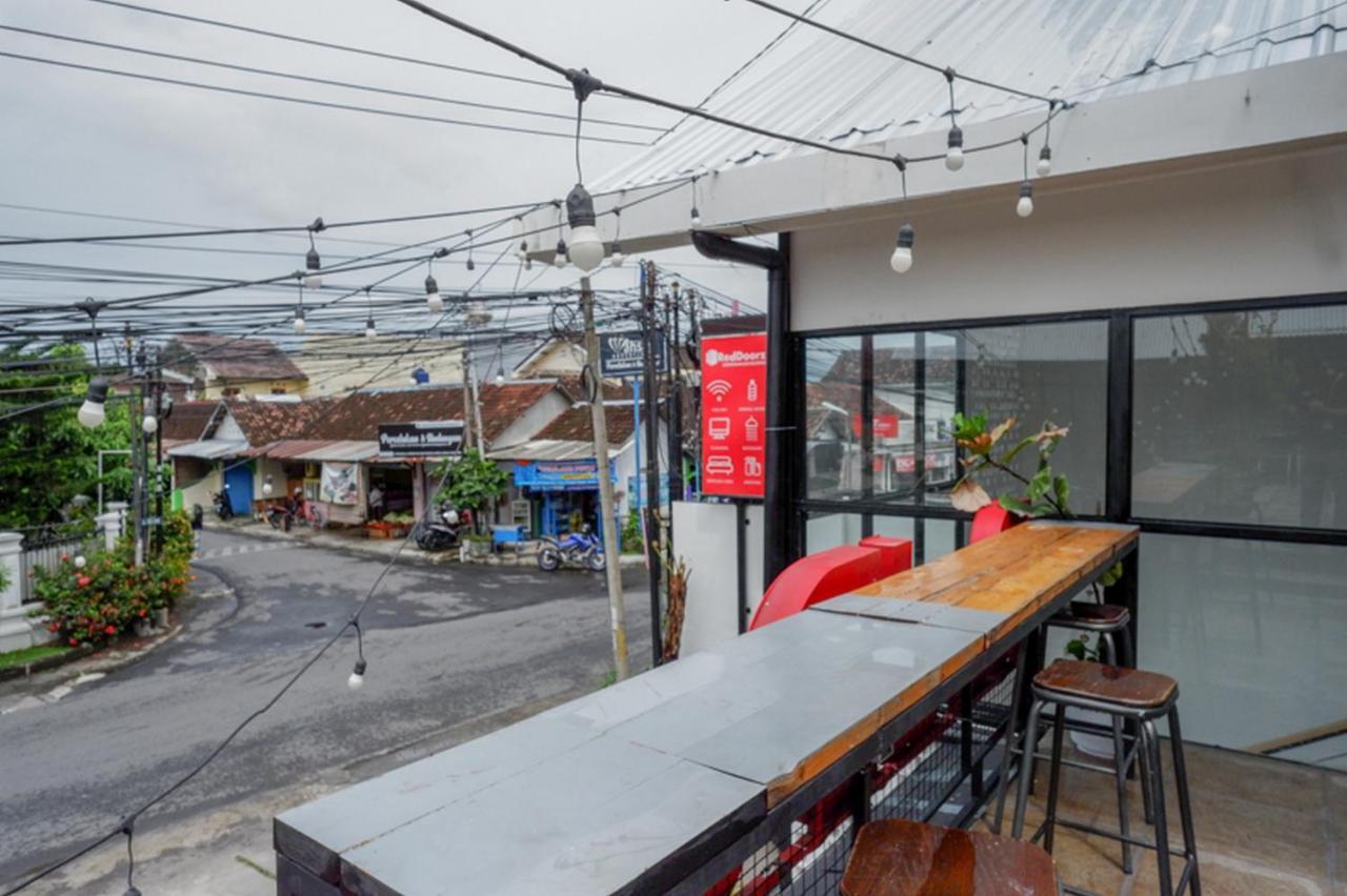 RedDoorz @ Demangan Sari Residence Pakualaman Bagian luar foto
